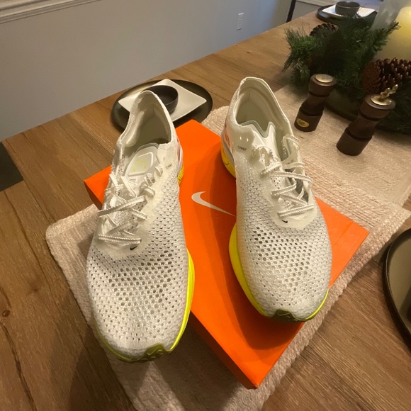 Nike Men's ZoomX VaporFly Next% 3 - Picture 9 of 11